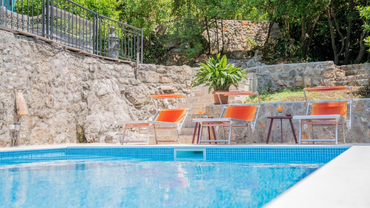 Villa Toscana With A Pool Tivat Eksteriør billede